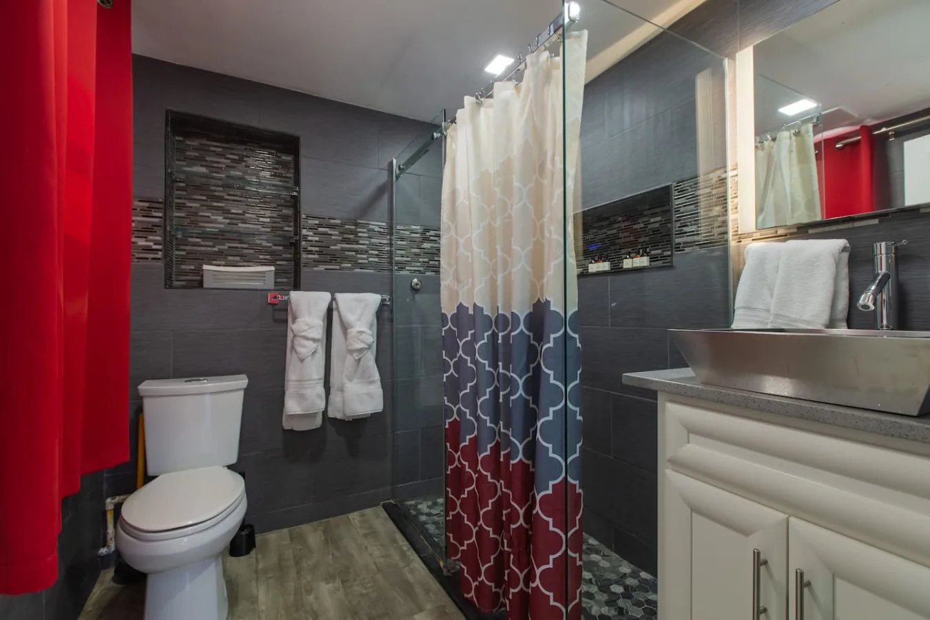 The cottage's full bathroom