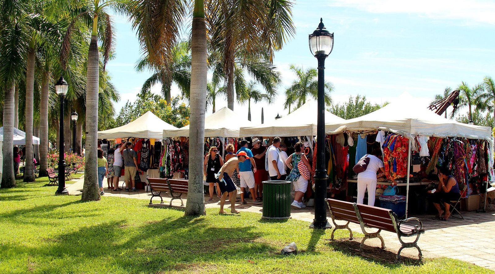 Cruise Pier Vendors (23198670700)